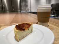 東京・広尾。ハーフサイズでバスクチーズケーキを楽しめる『HOUSE CHEESE CAKE』