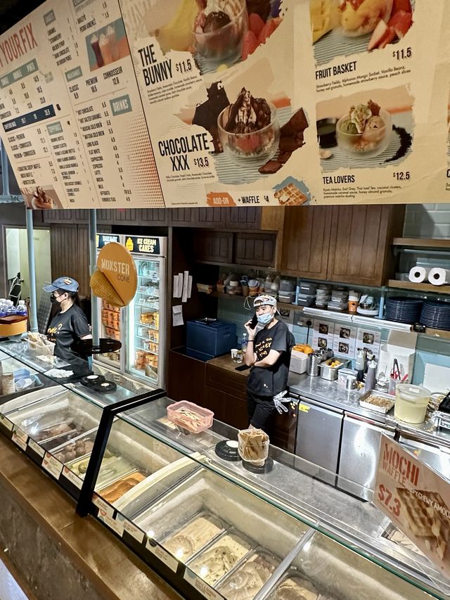Ice cream with Mochi Waffles!! 🍨🧇