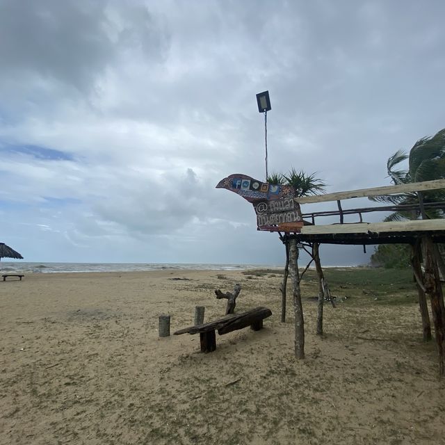 ชายหาดบ้านทอน แหล่งผลิตเรือกอและแห่งเดียวในจังหวัด