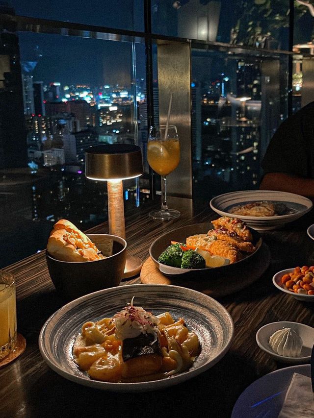 Spectrum Lounge & Bar - ดินเนอร์สุดหรูกับคนพิเศษ