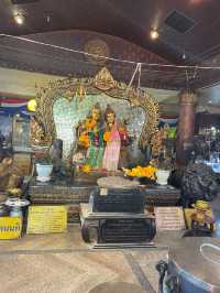 กราบสิ่งศักดิ์สิทธ์สี่แยกห้วยขวาง