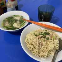 Bandung's Wonton Noodle Delight 