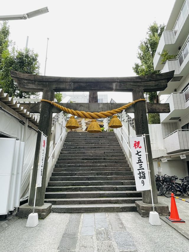 【東京都/高輪神社】元は稲荷神社 石門、石壁も必見！