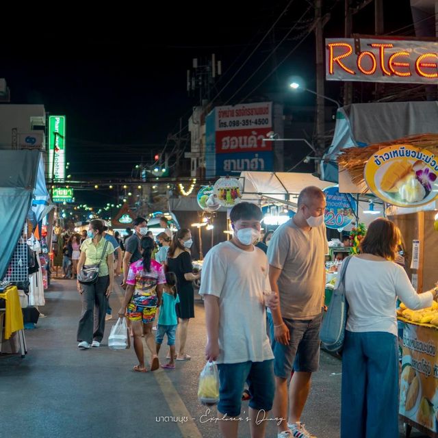 ตลาดโต้รุ่งหัวหิน ถนนคนเดินแหล่งรวมของกินอร่อย