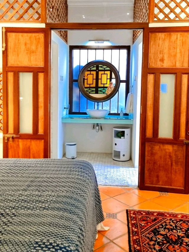 COLORFUL MANSION ROOM AT JAWI PERANAKAN