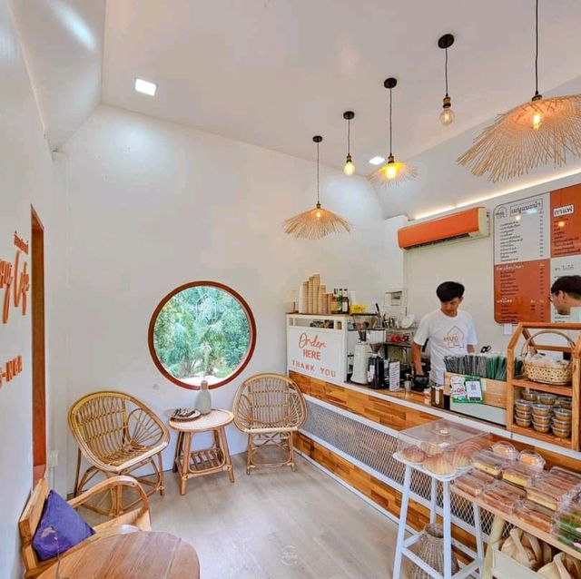 Hug Kapong Cafe - คาเฟ่กะปง 