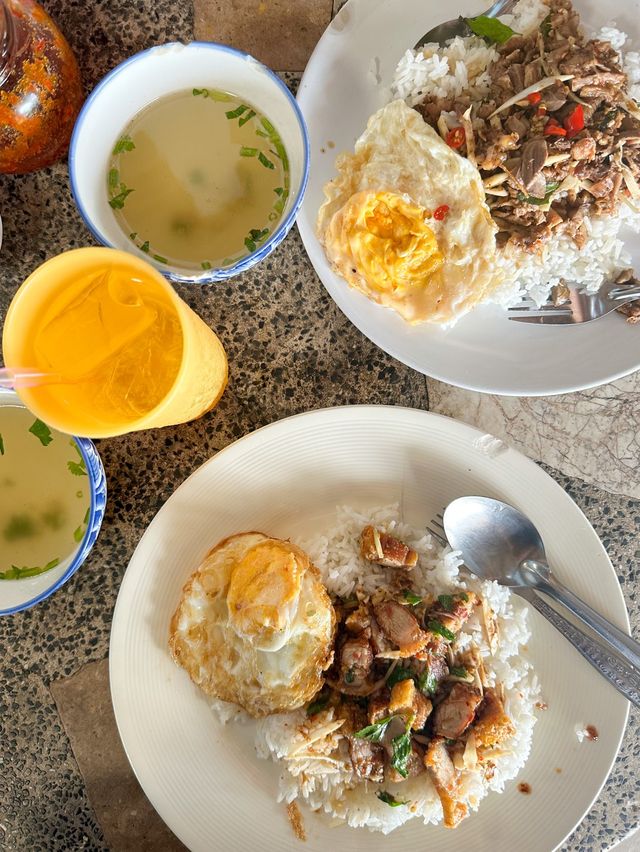 ร้านก๋วยเตี๋ยวเป็ด หน้าอนุบาลสองจันทบุรี ❤️
