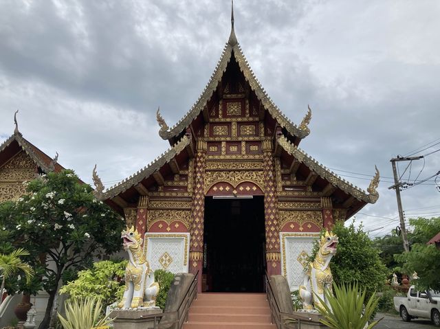 ‘วัดหมื่นตูม’ วัดสถาปัตยกรรมซุ้มประตูสวย