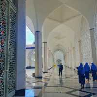 "Largest Mosque in Malaysia: The Blue Mosque"