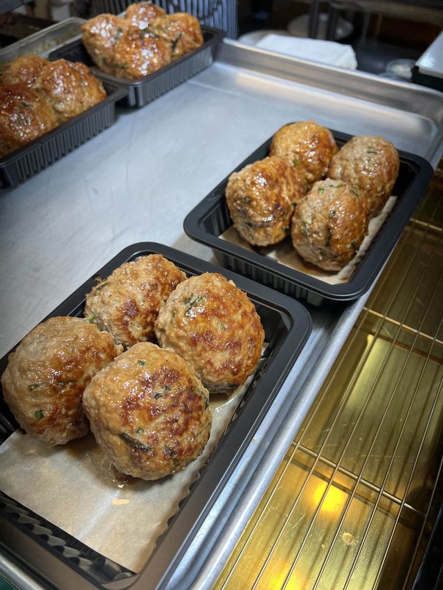 【韓国旅行】 望遠市場の食べ歩きグルメ肉汁ジューシー"トッカルビ"