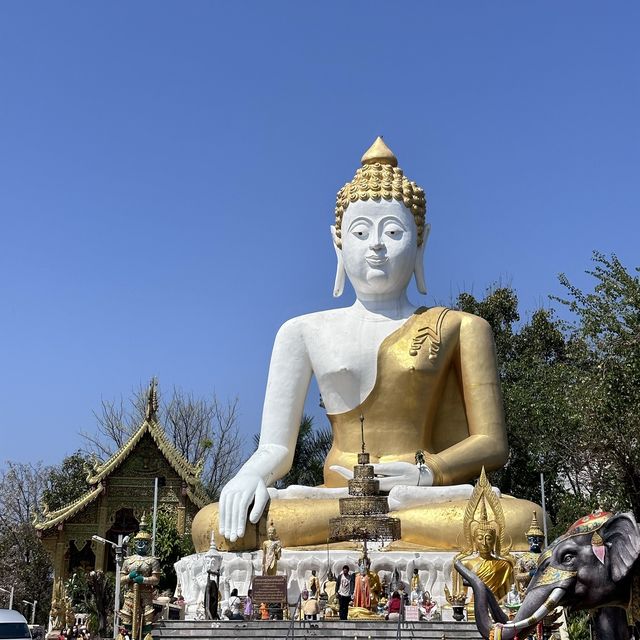 ไหว้พระขอพร หลวงพ่อทันใจ วัดพระธาตุดอยคำ