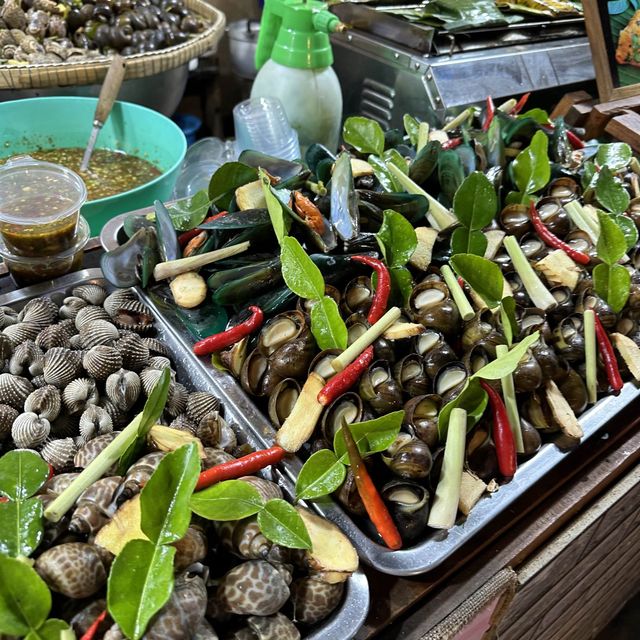 Very lively night market in Bangkok