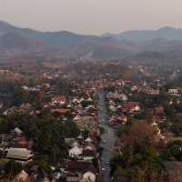 ชมวิวหลวงพระบางแบบ360องศา ณ วัดพระธาตุพูสี 