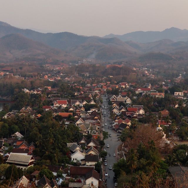 ชมวิวหลวงพระบางแบบ360องศา ณ วัดพระธาตุพูสี 