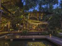 The Arundina ห้องอาหารไทยริมชายหาดคลองม่วง