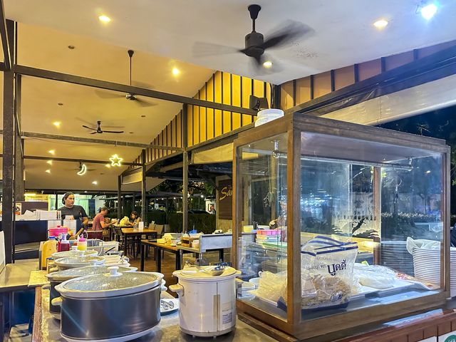เนื้อตุ๋นหม้อไฟ หน้าหาดในยาง จ. ภูเก็ต 