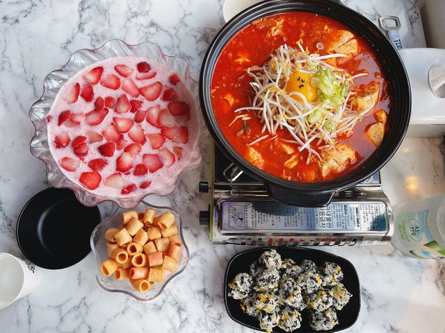 마라국물순두부 딸기막걸리 꿀조합 서면 옥탑방두얼간이❣️