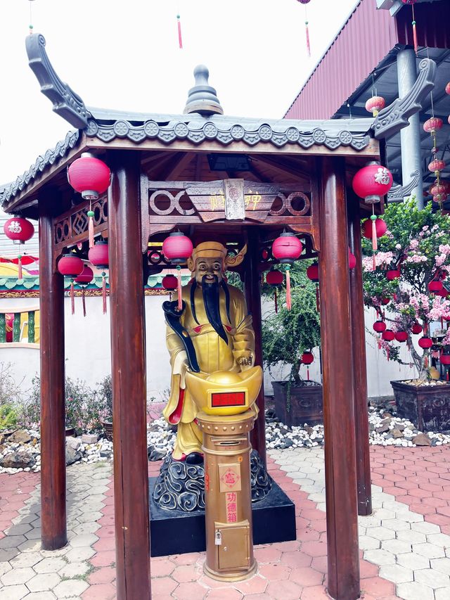 8 different Chinese Temples in One Locations