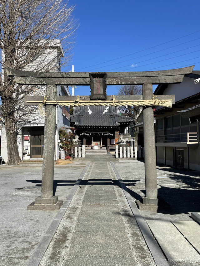 【東京都/北三谷稲荷神社】屋根にいる狐さまが必見