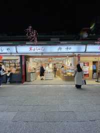 日本で最も古い商店街の一つ浅草仲見世商店街