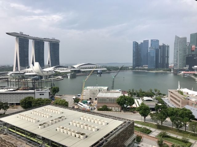 Greenery stay at Parkroyal Marina Bay