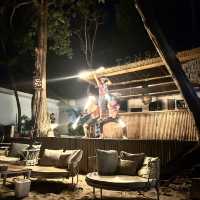 ร้านอาหารต้นสัก เกาะเสม็ด