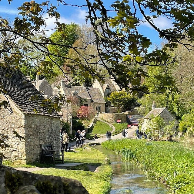 A Taste of Traditional England: Cotswolds Delight