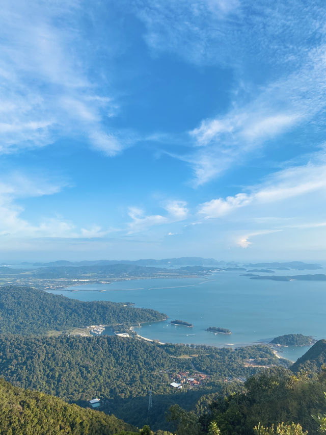 🇲🇾 Langkawi Sky Bridge: A Stunning Walk Above the Clouds