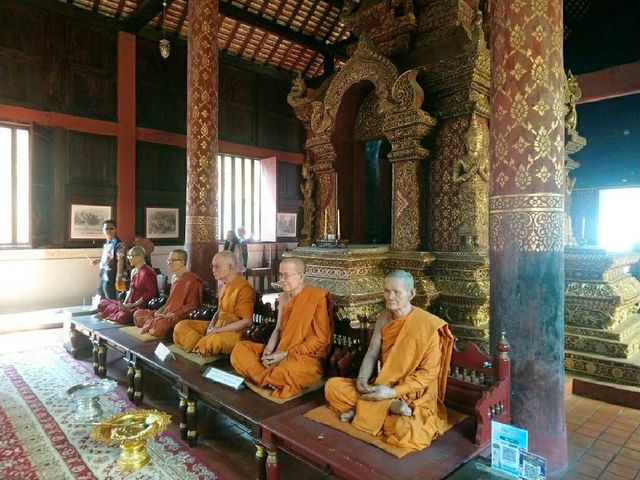 ไหว้พระขอพร วัดพระสิงห์