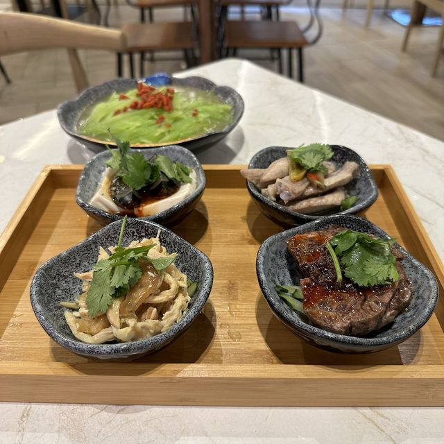 真材實料熬製湯底．湯麵飯款式配搭多