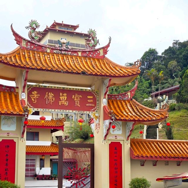 Exploring Sam Poh Temple at Brinchang