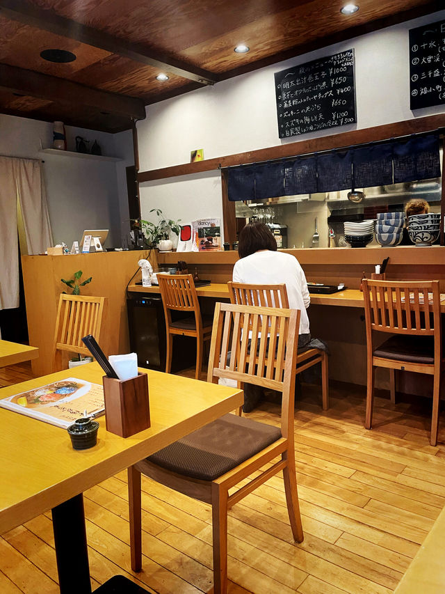【神奈川県/極楽寺　お蕎麦の上にある色鮮やかな紫陽花&レモンをかけて色の変化も楽しめる】