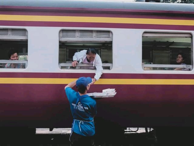 🚞🚞ถ่ายรูปสวยๆที่ @สถานีรถไฟหัวหิน