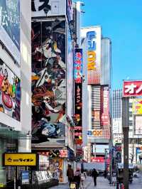 「東京秋葉原：科技天堂，夜晚霓虹燈下的購物和美食🔥🏖️」