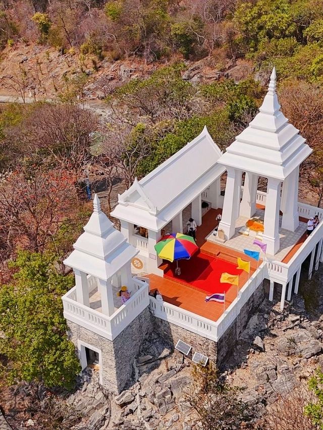 มณฑป รอยพระพุทธบาท เกาะสีชัง 