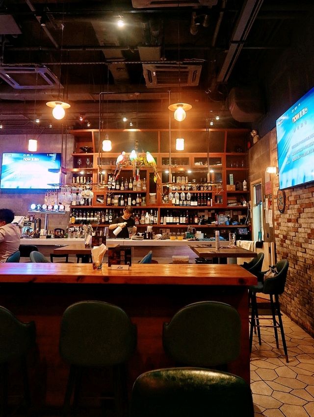 尖沙咀繽紛活力鸚鵡主題酒吧餐廳🦜
