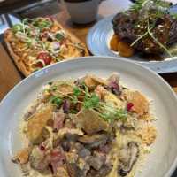 「Delish Kitchen by ALOT」：啟德商場的藝術餐廳，口碑一流！