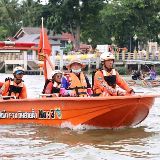 แห่เทียนพรรษาทางน้ำ สมุทรสงคราม