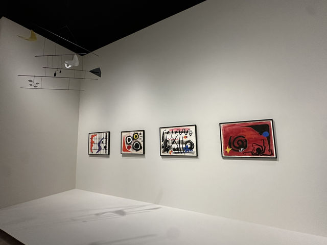 東京・港区。麻布台ヒルズギャラリー『そよぐ、感じる、日本』カルダー展