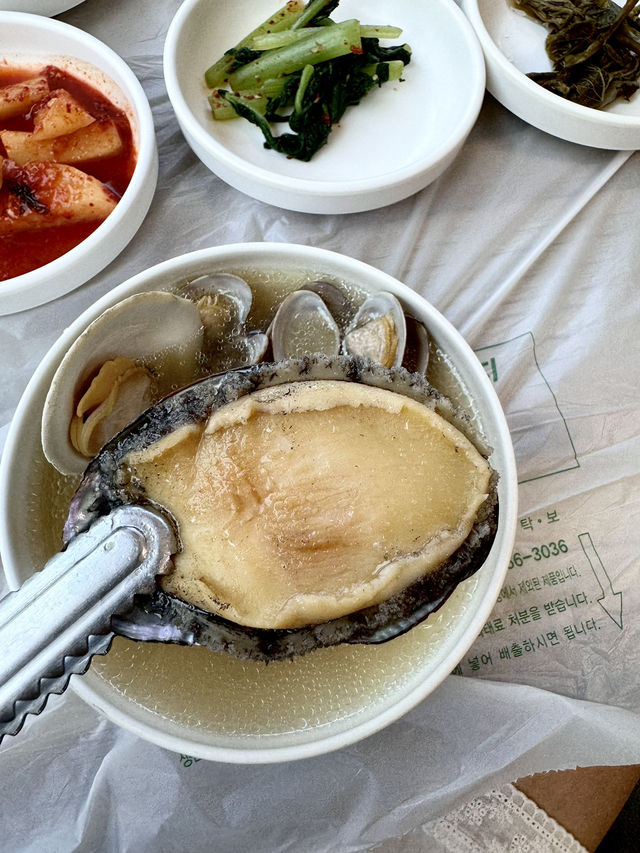 푸짐한 해산물과 토종닭의 조화