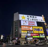 探索狸小路商店街：札幌的美食與夜景天堂