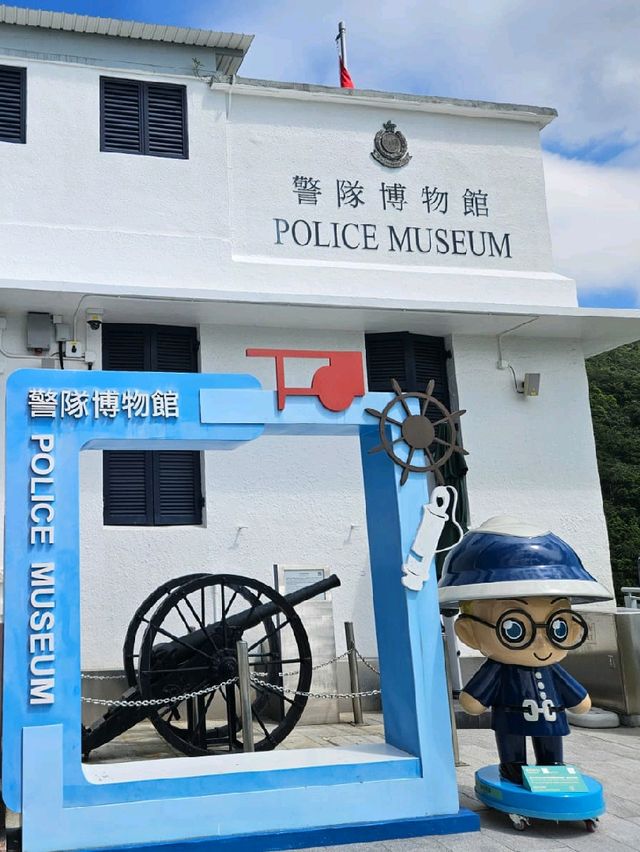 有導賞員講解的小型博物館