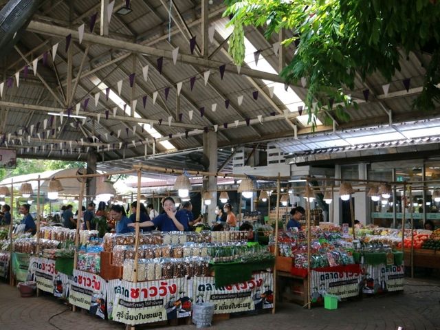 เที่ยวซื้อผลิตภัณฑ์ไร่กำนันจุล