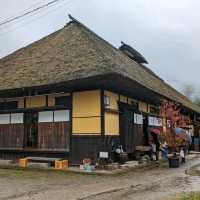 昔ながらの宿場町の町並みが残る大内宿