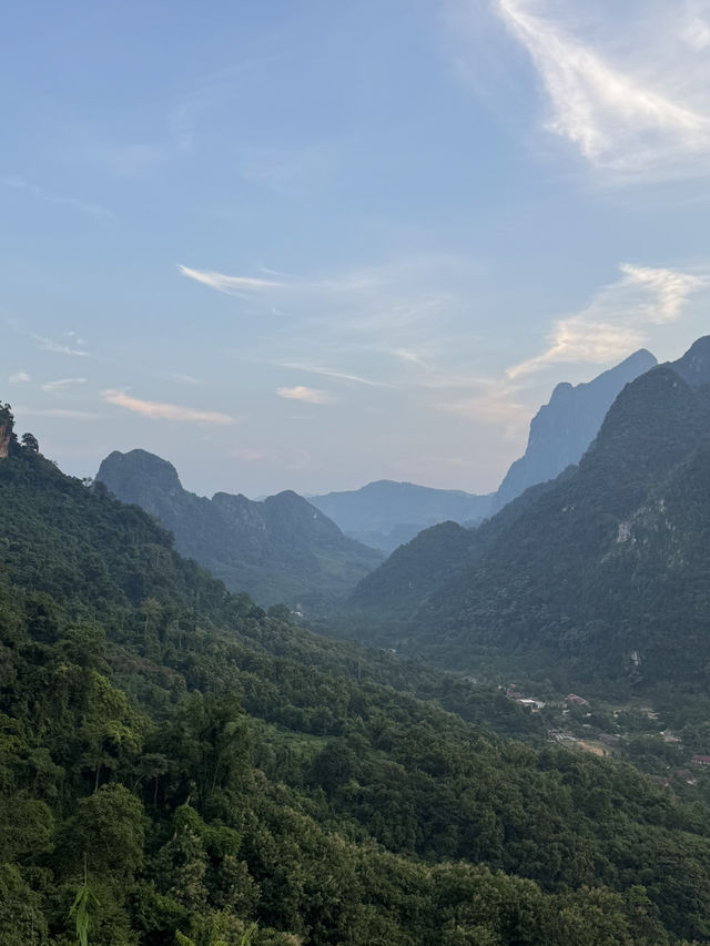 บ้านหนองเขียว | สปป.ลาว 🏡⛰️🌤️🌿