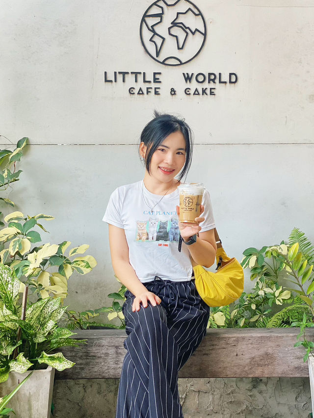Little World Cafe ~ คาเฟ่เล็กๆ ที่เค้กอร่อย