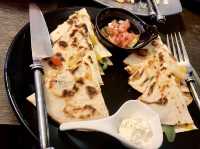 ดนตรีร็อค อาหารอร่อย ที่ El Toro Loco