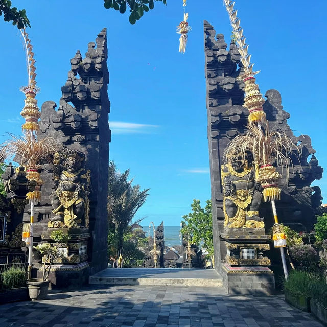 Ocean’s Embrace: A Visit to Bali’s Iconic Tanah Lot Temple 