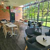 ร้านคาเฟ่ มัลเบอร์รี่ เมลโล่ กาญจนบุรี