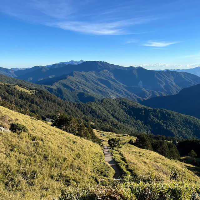 Discover the beauty of Hehuanshan with stunning sunrise view 